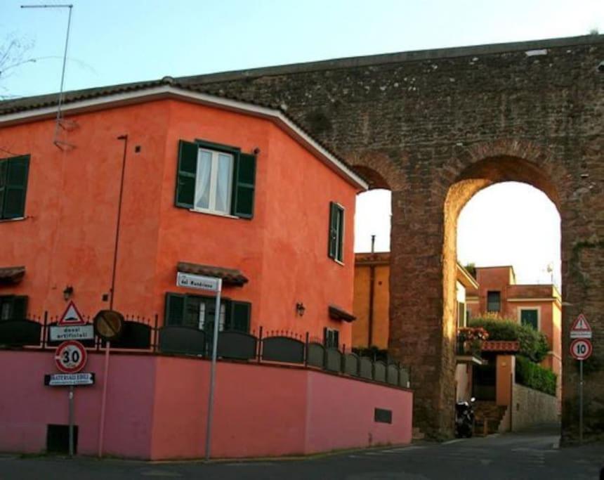 Two-Room Apt. Under The Aqueduct'S Arch In Pigneto Rome Exterior photo